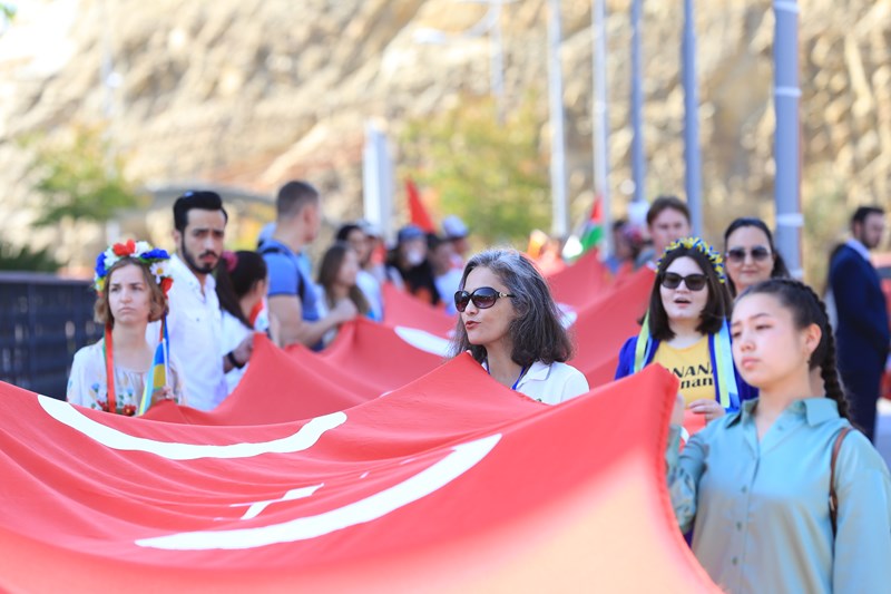 Uluslararası Öğrenci Günü renkli görüntülere sahne oldu.